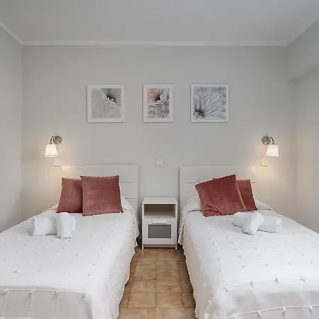 Sunny Flat W/ Balcony & Pool By Lovelystay * Portimao