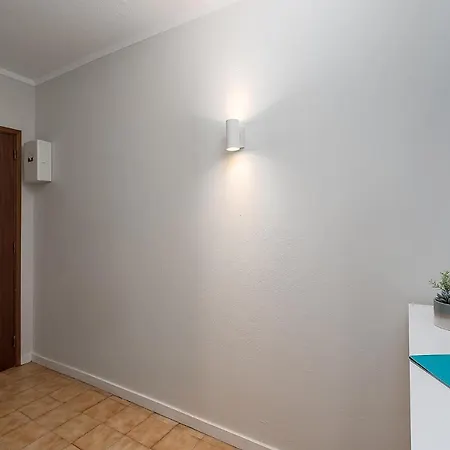 Apartment Sunny Flat W/ Balcony & Pool By Lovelystay