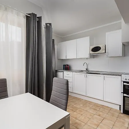 Apartamento Sunny Flat W/ Balcony & Pool By Lovelystay *