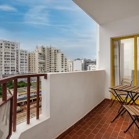 Apartamento Sunny Flat W/ Balcony & Pool By Lovelystay